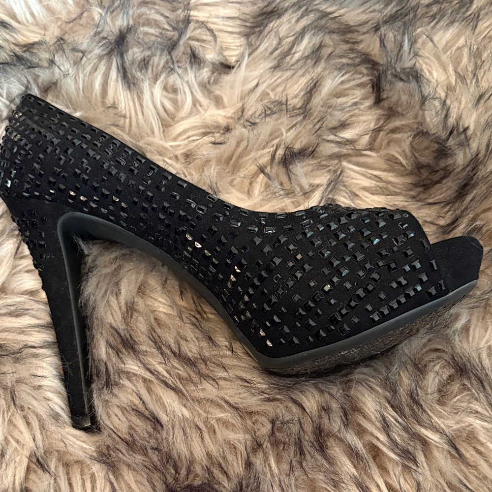 Gianni Bini Black Cutout Peep-Toe Heels